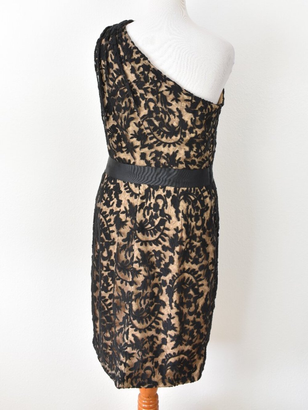 Tadashi Shoji One Shoulder Lace Cocktail Dress - 16 - Picture 6 of 9